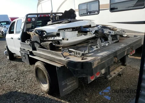 2017 GMC Sierra K3500 z USA, uszkodzony, nr VIN 1GT52VCG2HZ199601